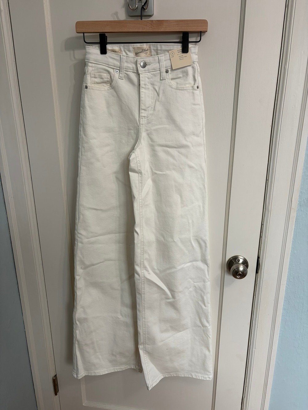 Universal Thread White Wide Leg Jeans NWT Size 2 Long High Rise